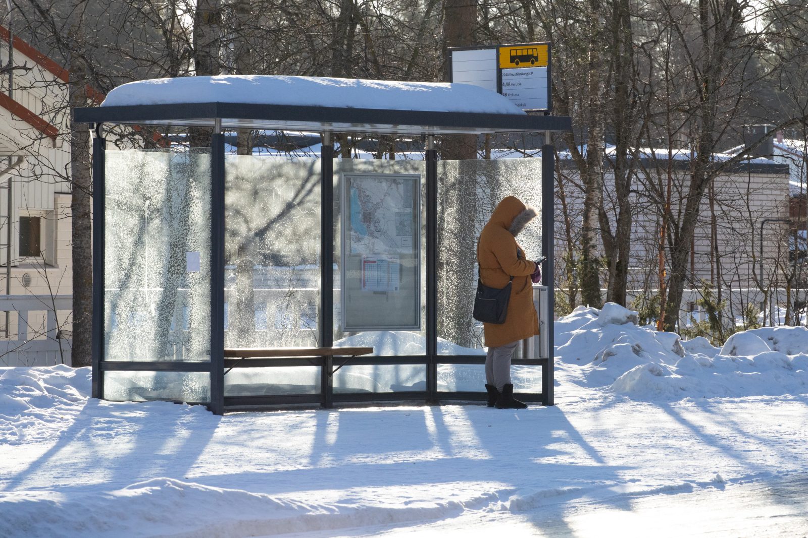 A person at busstop, Viriänpuisto, Knuutilankangas. Kajaanintie.